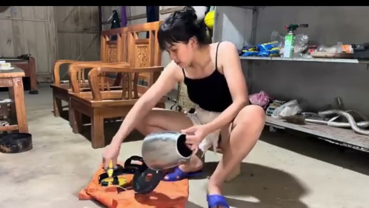 Female DIY Restoring an old kettle and electric fan that had been broken for many years