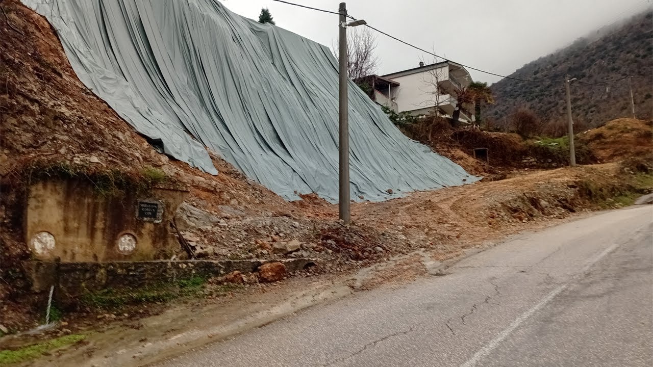 Golemom folijom pokušava se spriječiti urušavanje groblja u Cimu