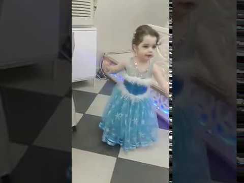 احلا واهضم بنت يا بنت ميلي يسعدلي الفستان النيلي