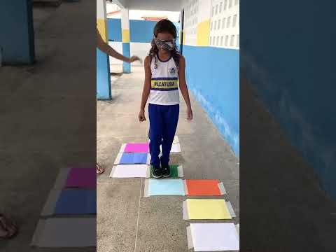 Aula de Geografia- orientação espacial/ lateralidade.Turma 2° ano professora Marília.