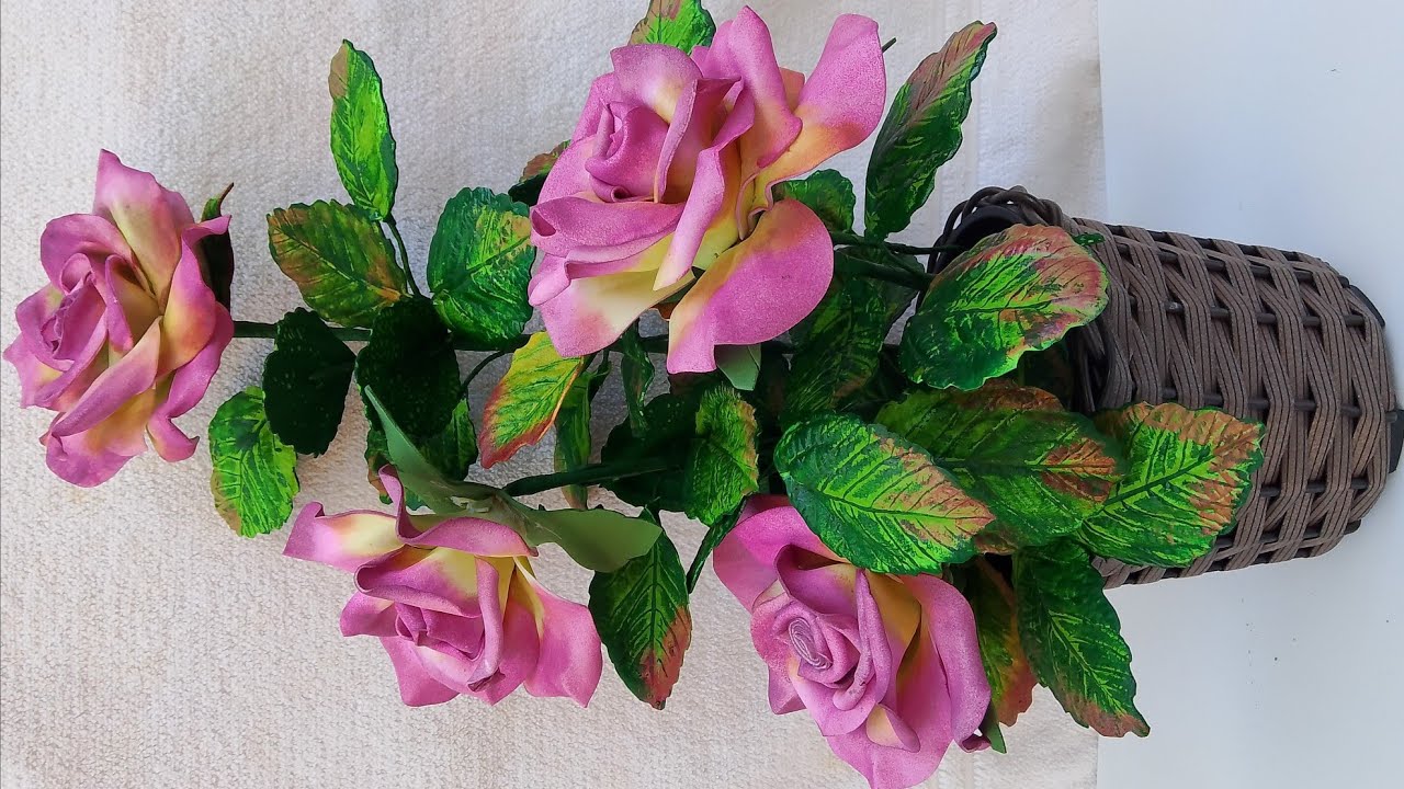 Rosa em e.v.a sem frisadores!! Linda e fácil!!