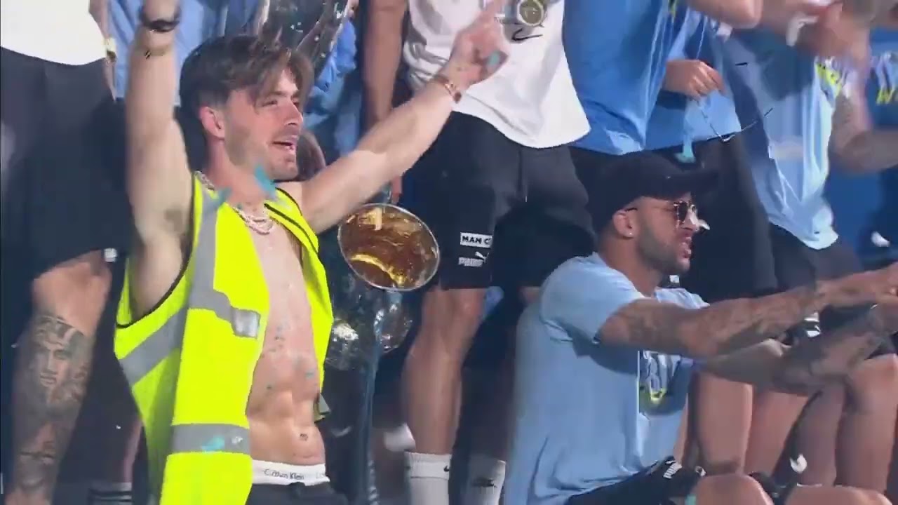"We've Got Guardiola" Man City squad including Pep himself sing the song at stage show｜Treble Parade