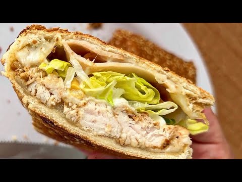 سندويش تندر الدجاج بالديك الرومي والقشقوان