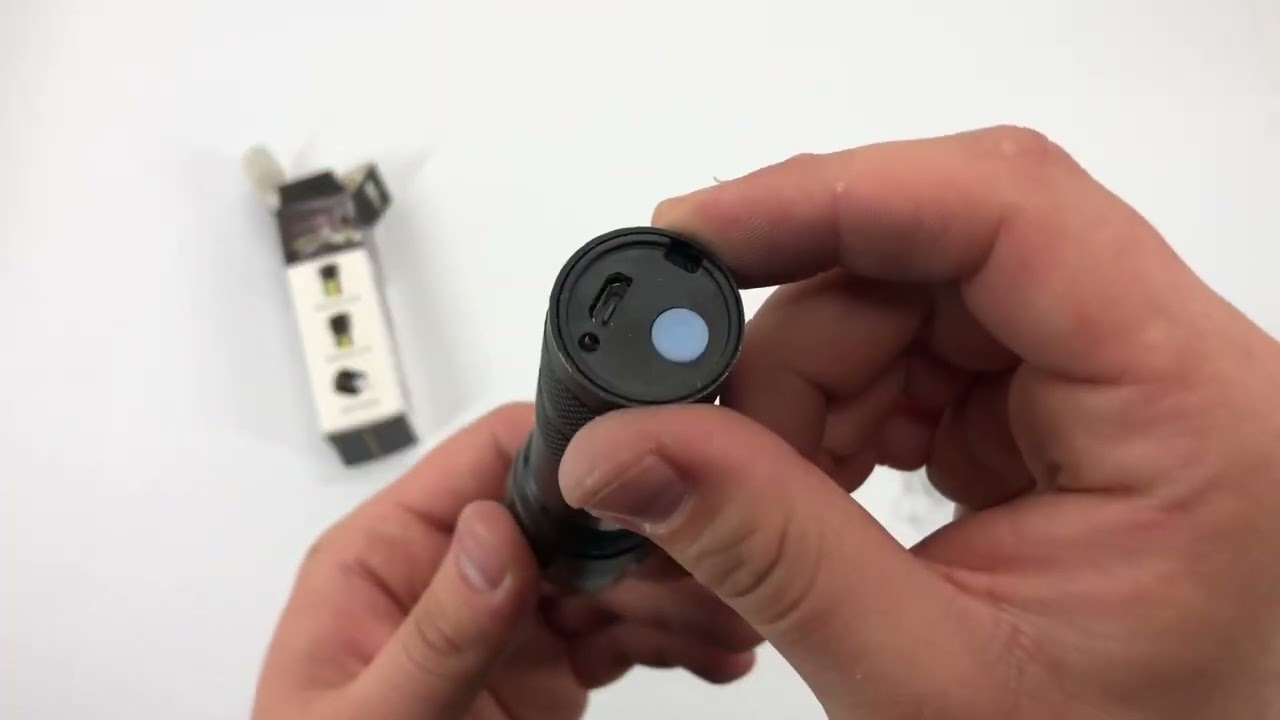 Відео огляд  Ліхтарик акумуляторний ручний Bailong BL 29 діод T6 + COB зарядка від USB