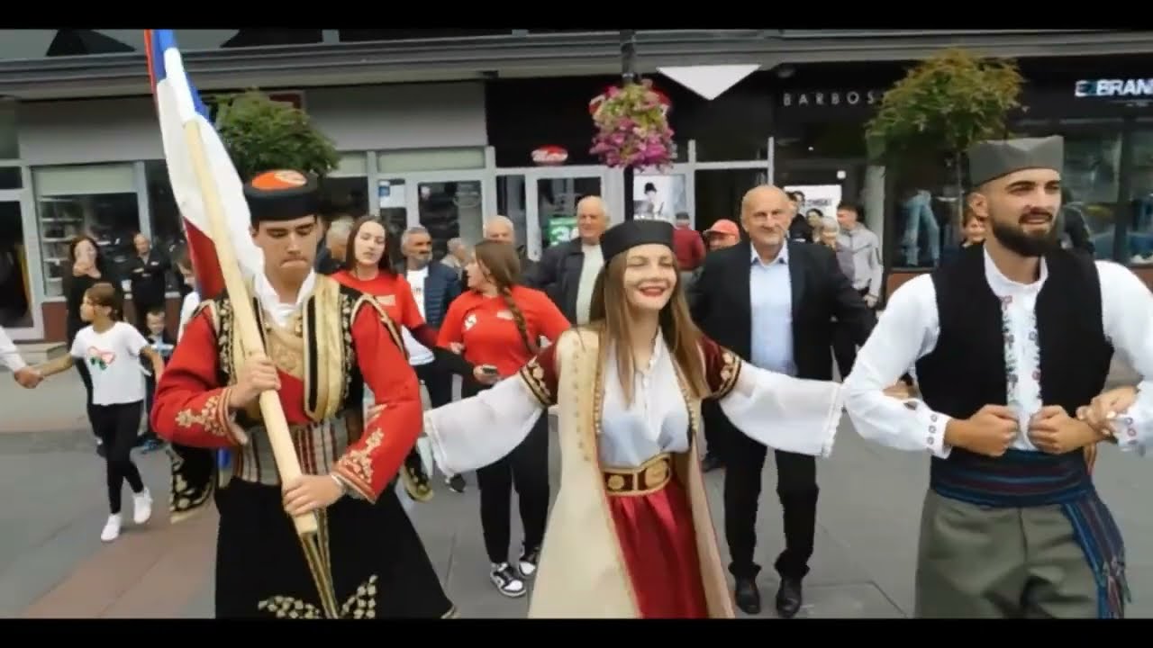 Užičko kolo u glavnoj ulici u Pljevljima