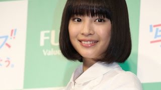広瀬すず、共演者を隠し撮り！さわやか白ワンピで登場「写プライズしよう。」発表会1　#Suzu Hirose