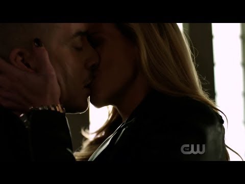 arrow-6x17-laurel-e-diaz-se-beijam---legendado