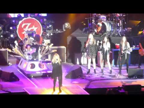 Foo Fighters (w/ Stevie Nicks & Haim) -  Gold Dust Woman (The Forum, Los Angeles CA 9/21/15)