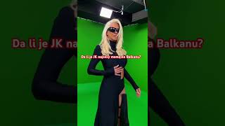 Karleuša pozira u green screen studiju