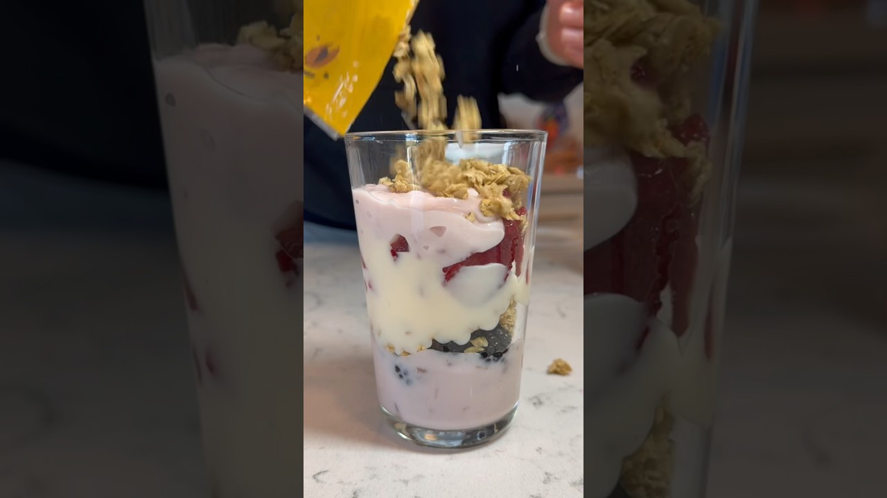 Berry Yogurt Parfait 🍓🫐