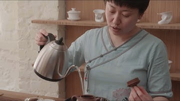 How to Brew Tea in a Yixing Teapot | Christie