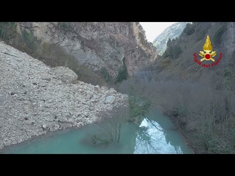 Terremoto Centro Italia, ricognizione con drone sulla frana della Valnerina