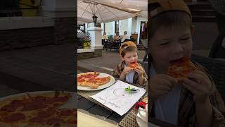 Едим пиццу в Папаша Беппе и идем в кино в Янтарь холл #дети #пицца #pizza #food #cafe #children