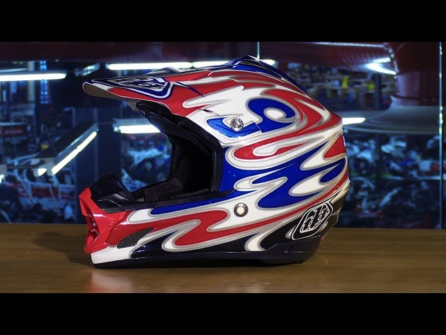Troy Lee Designs SE3 Motorcycle Helmet Review - YouTube