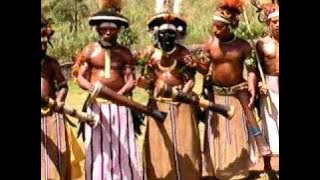 Papua New Guinea: Sing Sing Dance in Tari Highlands