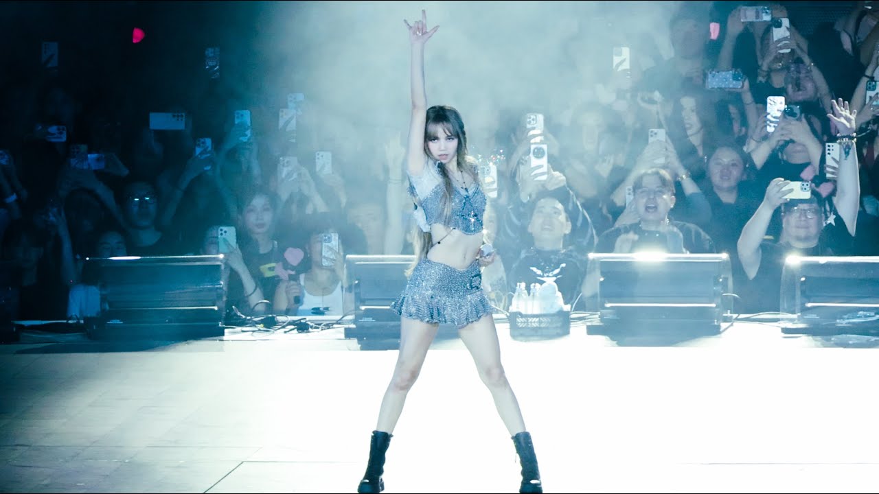 BLACKPINK CONCERT】LISA (리사) 'NEW WOMAN + ROCKSTAR' 4K