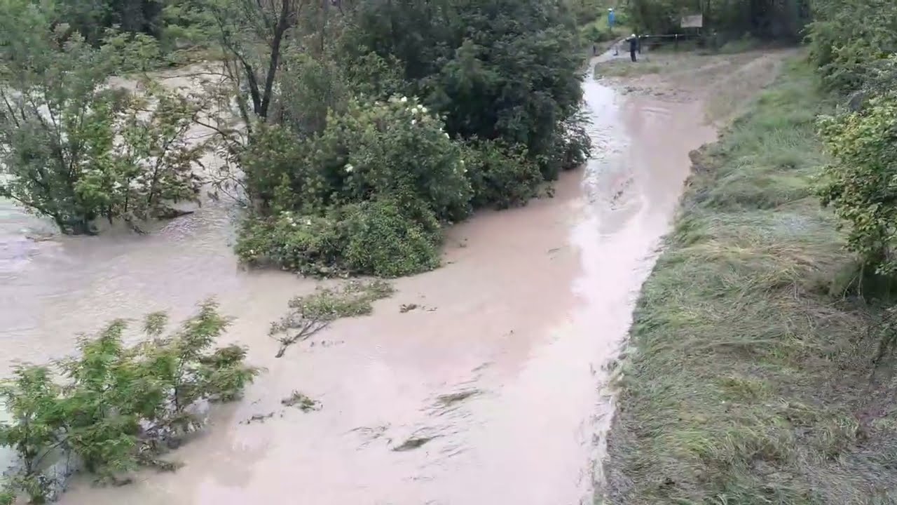 Fiume pieno idice tre ponti san Lazzaro Bologna,italy 