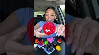 Trying beautiful desserts🍓🫐🥭🍄 The pistachio is so good!😊#mukbang #asmr #crunchy #shorts