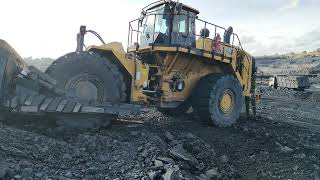 CAT WHEEL DOZER  834k , CLEANING & LEVELING  FACE IN MINES.