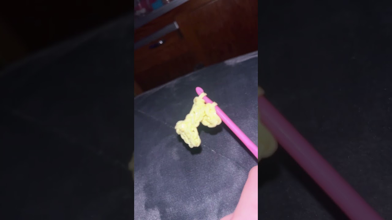 Make a rainbow loom charm with me 