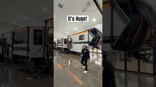 This is Better Than a Tiny Home! 5th Wheel Montana RV
2026 Keystone Montana High Country 290RL MSRP Value $109,574.00 USD
#rvtour
#camper
#tinyhome This is Better Than a Tiny Home! 5th Wheel Montana RV