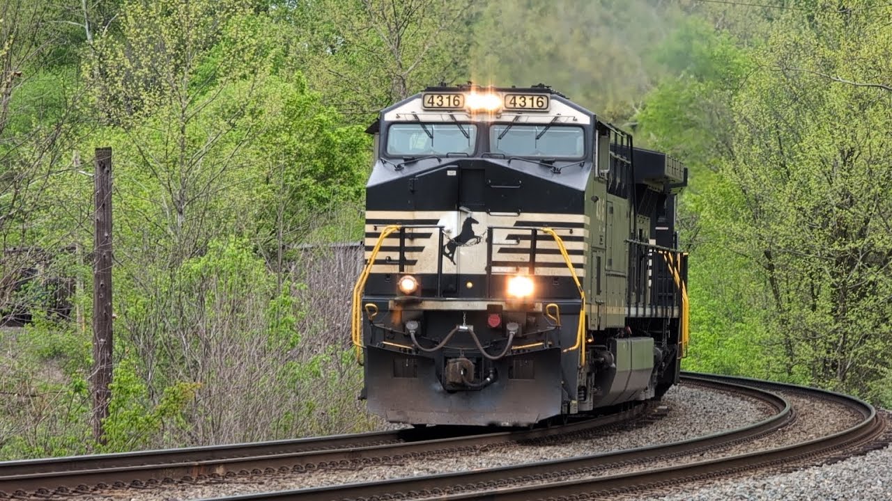 NS 4316 Leads Empties At Gate - YouTube