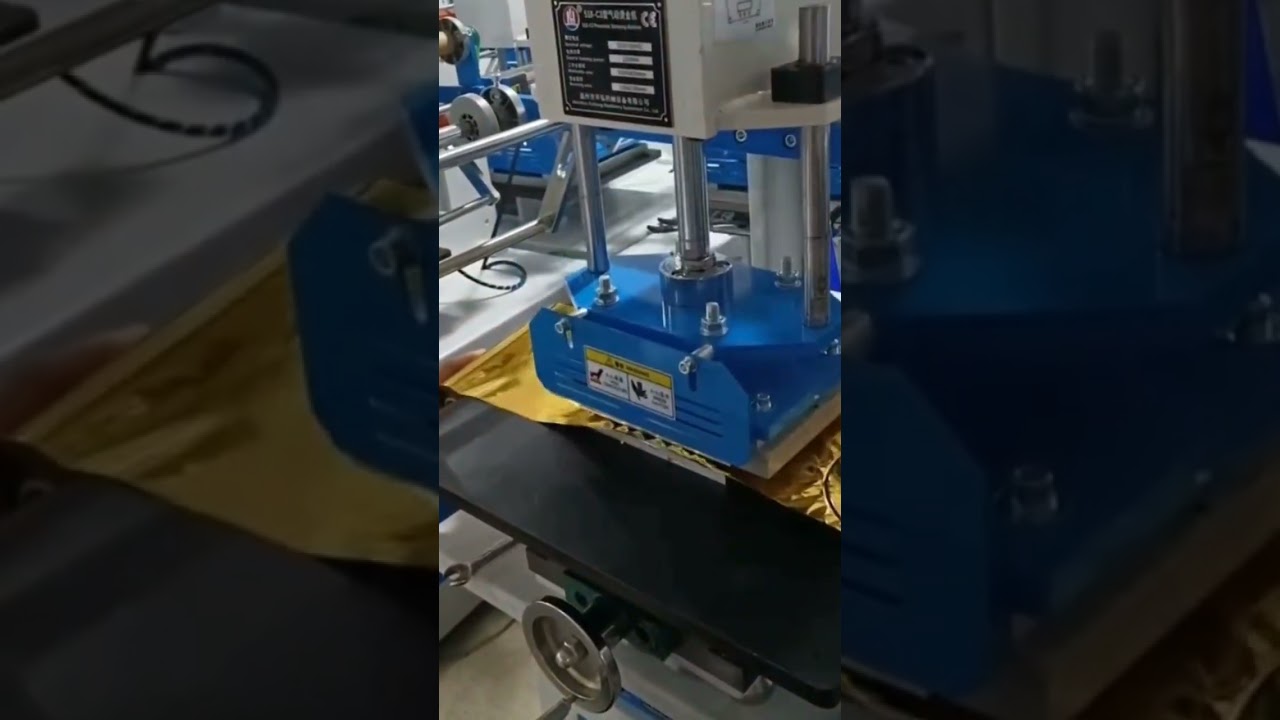 installation of yellow color on the jar lid using a special molding machine