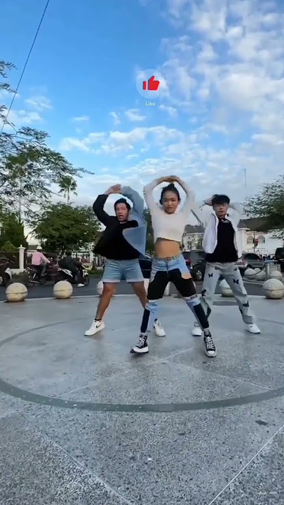 'Nemen' dance ambyar sama lagunya keren bgt!!