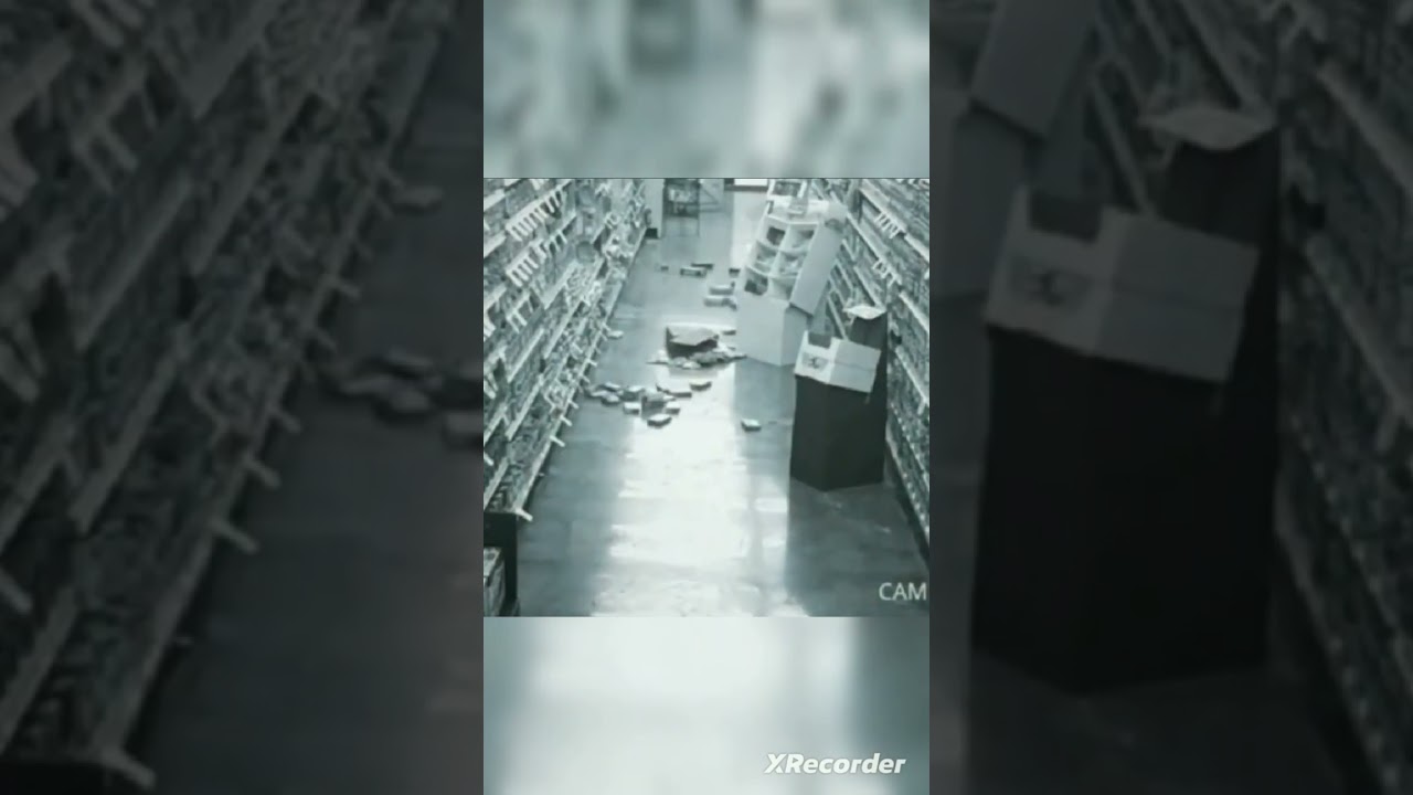 ПОЛТЕРГЕЙСТ ШАЛИТ. 