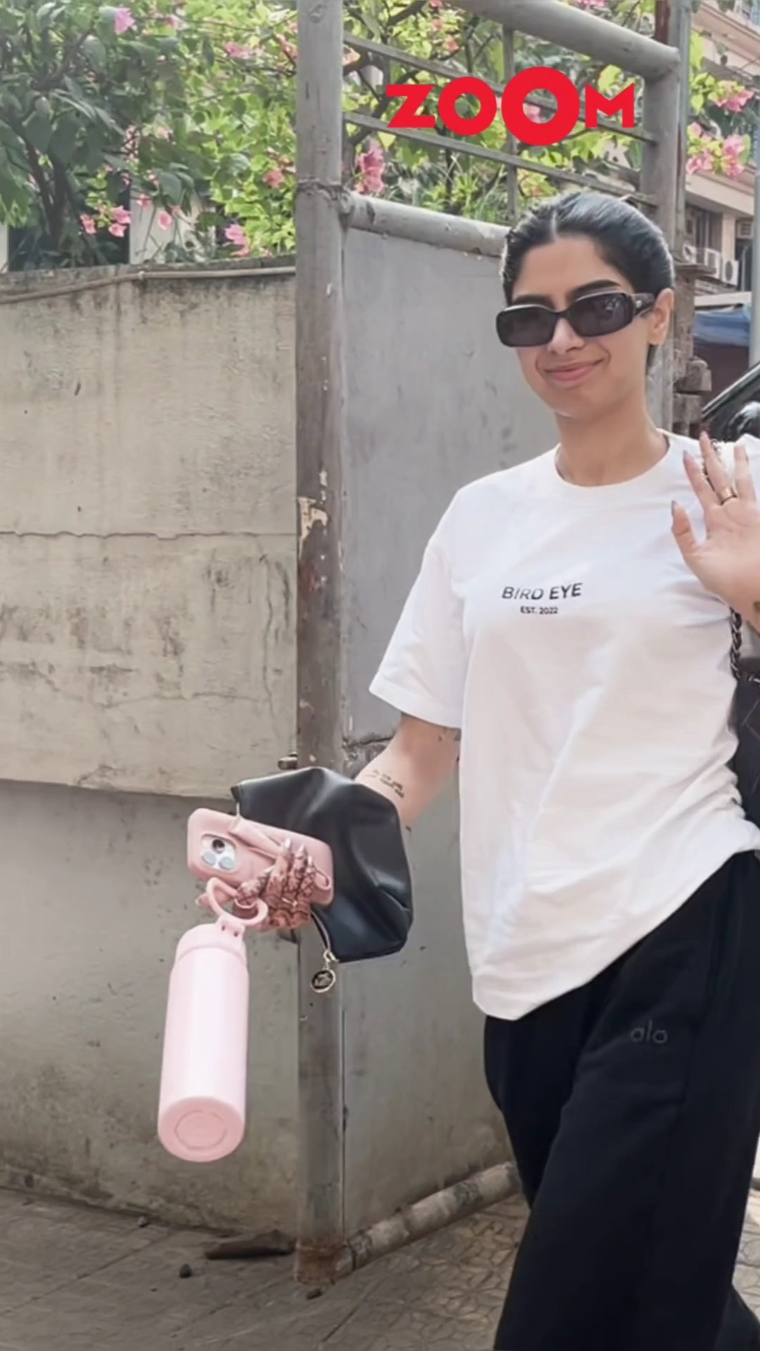 Khushi Kapoor spotted in CASUAL fit post bff Aaliyah's wedding ? #khushikapoor #shorts
