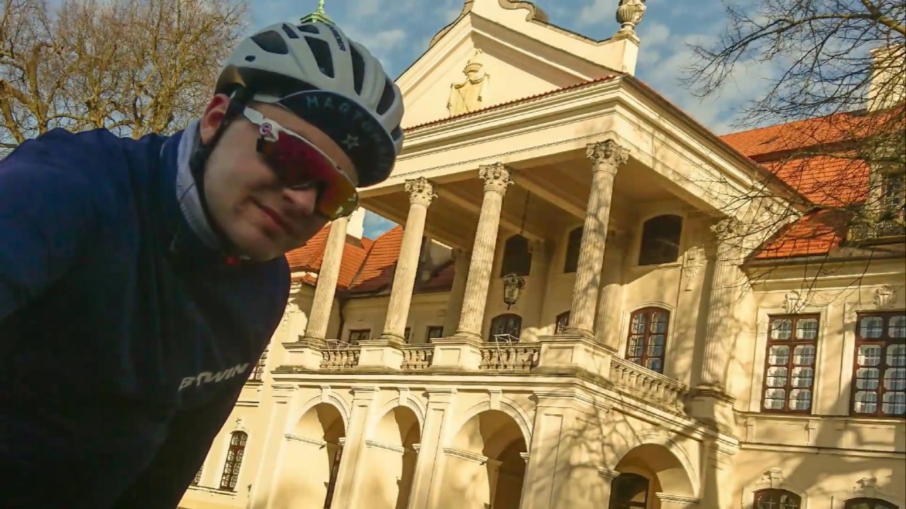 Szosą do Kozłówki w zimie, a może jednak wiosną.