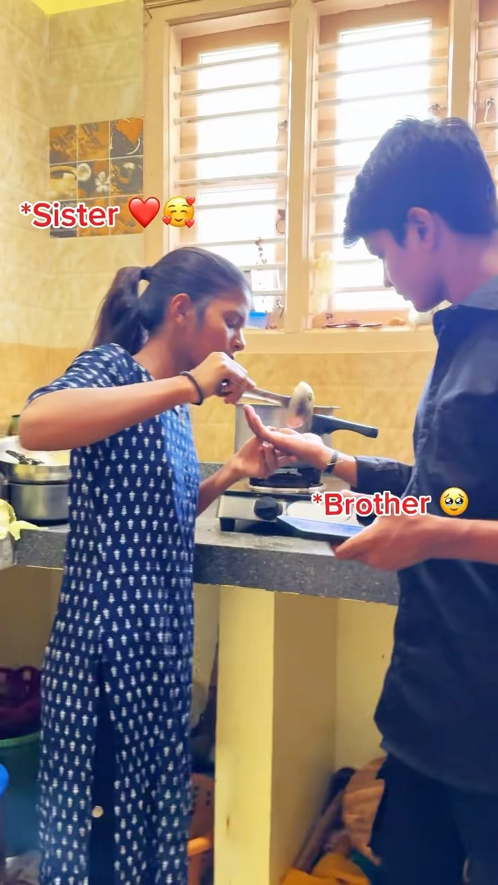 While my sister cook’s ?‍?? tag ur sister/brother ?? @Nishadancingqueen #funny #brothersister