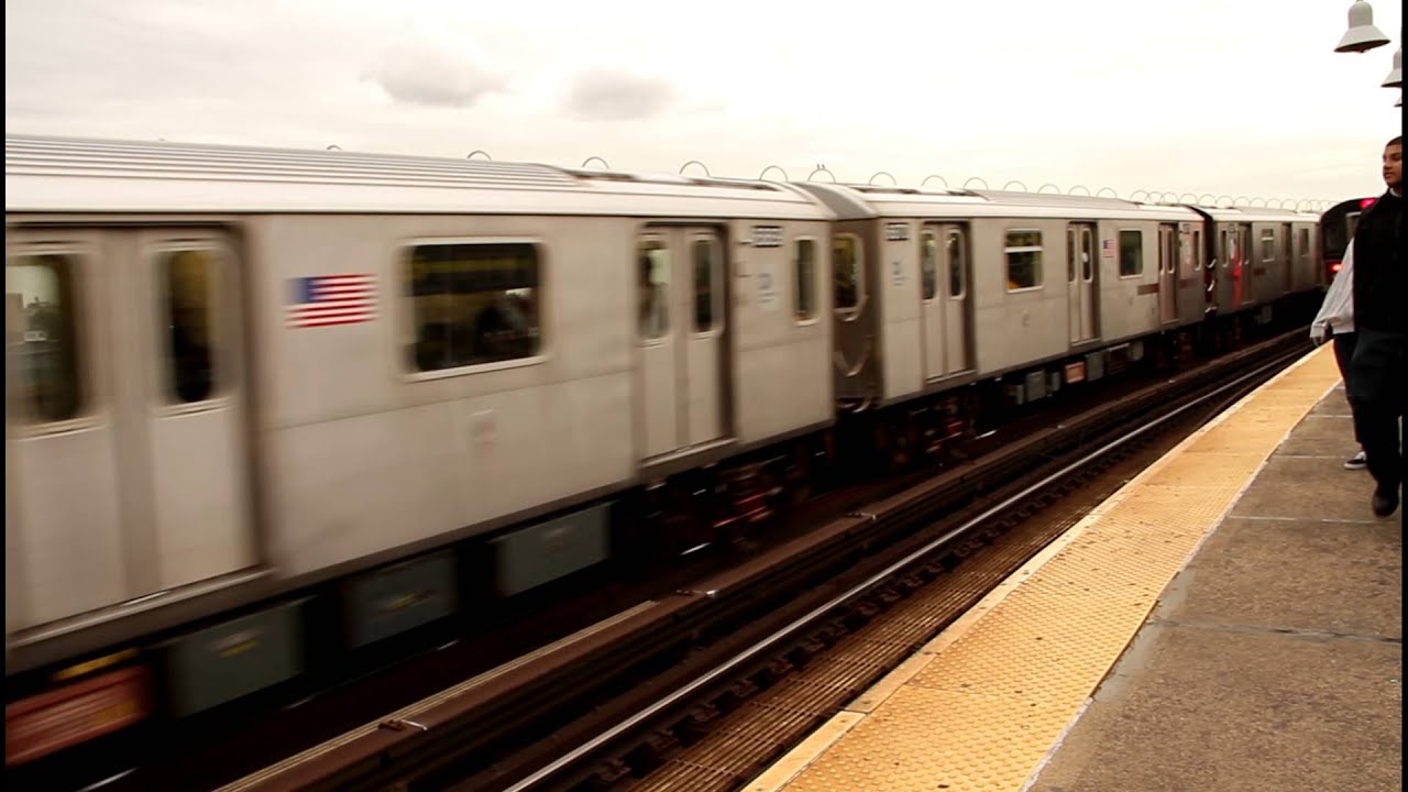 R142 5 Local and Express Trains at West Farms Sq - YouTube