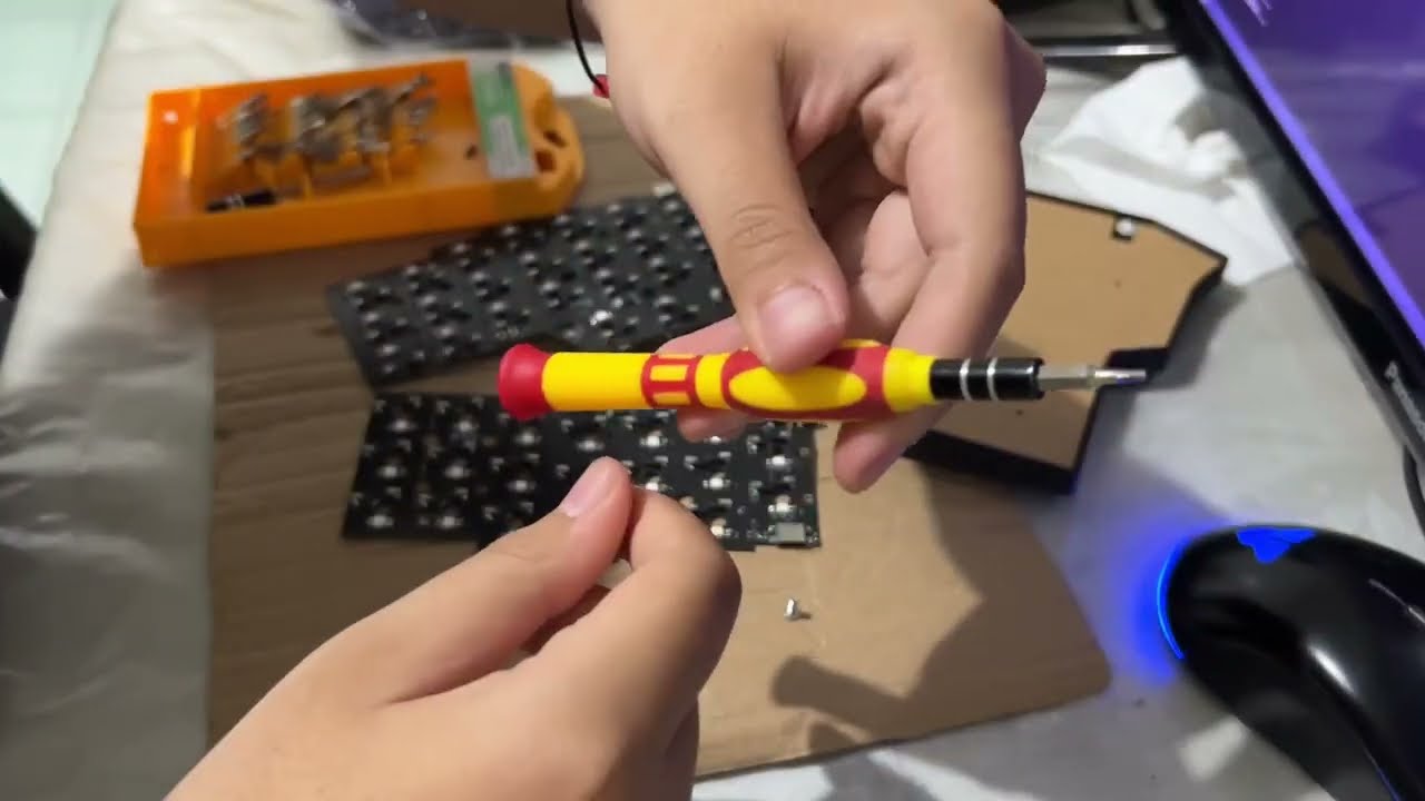 My first ever split keyboard (assembling Corne V4.1)