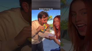 Broma al esposo de mi amiga