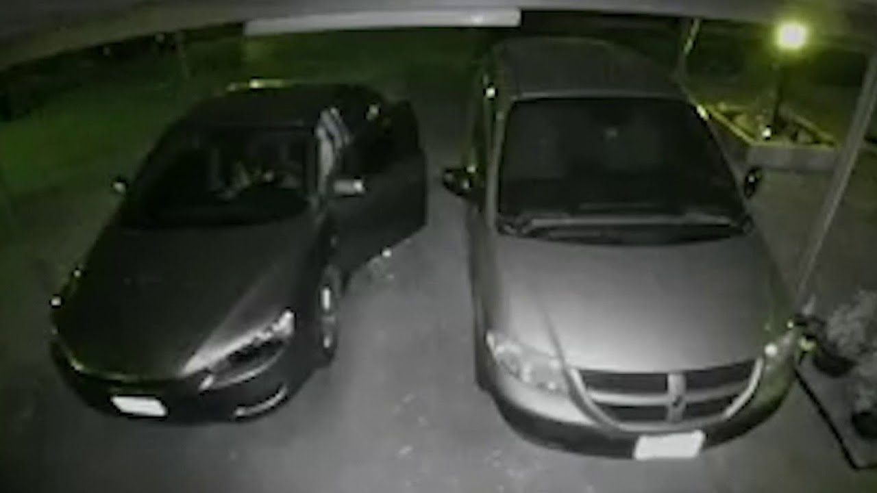 SAPD is searching for two car burglary suspects caught on camera - YouTube