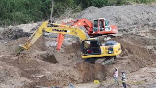 KOMAT&#39;SU PC200 Excavator And DAEWOO SOLAR 220LC-V Excavator Cooperating to Work and  Build Poolside