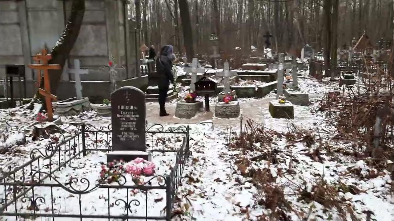 Часовня ксении петербургской на смоленском кладбище. Могила мучеников. Смоленское кладбище в санкт-петербурге часовня ксении блаженной. Памятник 40 мучеников на смоленском кладбище. Смоленском православном кладбище.
