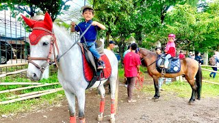NAIK KUDA PUTIH DI PACUAN KUDA ARCAMANIK