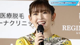 矢作穂香、超ミニボトム×透け感でキュートに脚見せ