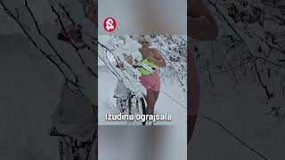 Izudina Polugola Na Snijegu, Je Li Ograjsala?