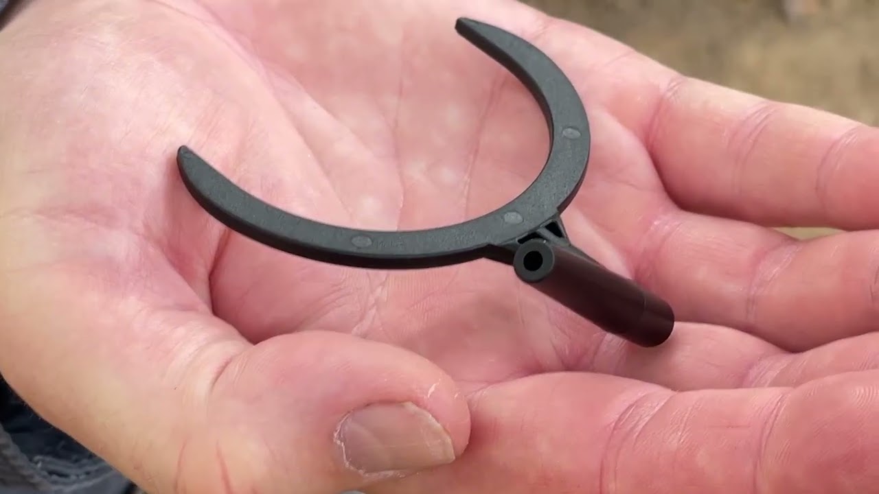 How to use a spotting scope aiming site to locate your subject