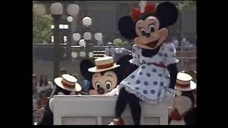 Video thumbnail of "I'm Walkin' Right Down The Middle Of Main Street U.S.A. - Disneyland Fun"