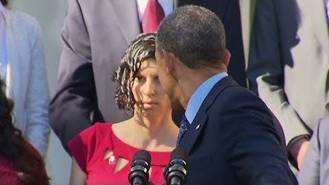 Obama catches fainting pregnant woman.