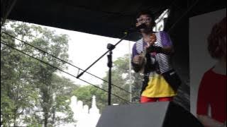 Tegar performing at the Pop and Dangdut Festival 2014