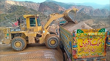 Caterpillar wheel loader cat950B loading dumper with raw material | amazing