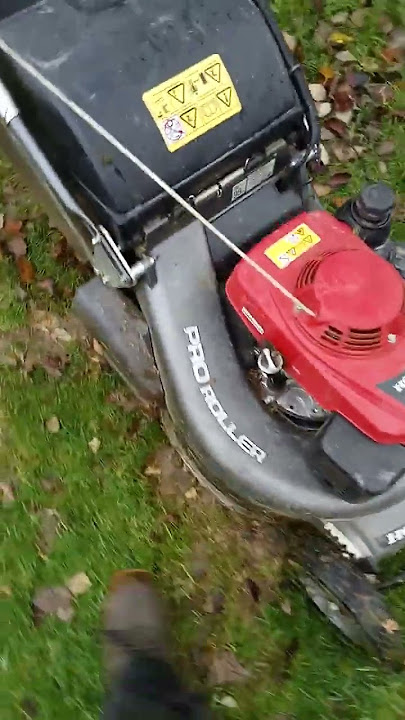 Honda HRH 536 PRO roller hard at work