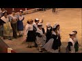 Provence     danse traditionnelle provenale dans les arnes de fontvieille