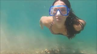 Relaxing beach video with beautiful girls in bikini. screenshot 5