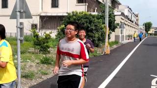 1050525僑真國小健康路跑即將抵達學校13